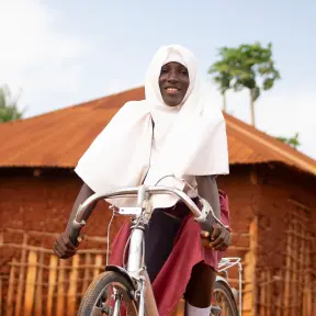 Wheels that work (rickshaw)